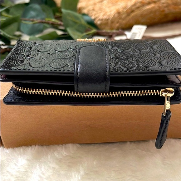 Coach Black Debossed  Leather Wallet - Picture 5 of 9